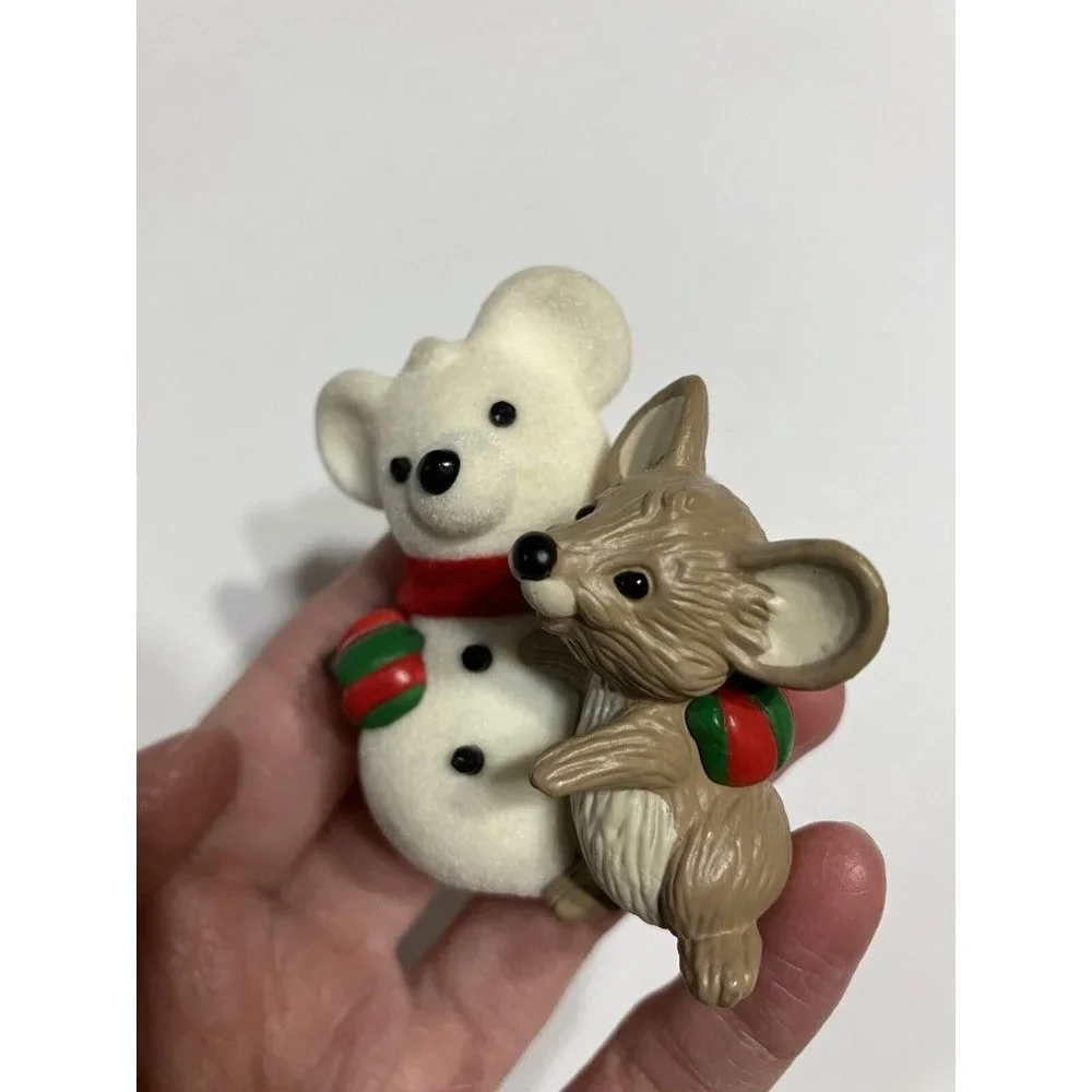 Snow Buddies 1986 Mouse Friends Hanging In The Snow Hallmark Ornament Christmas